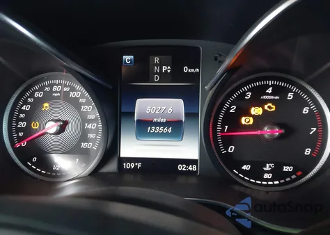 2016 Mercedes-Benz C 300 z USA, uszkodzony, nr VIN 55SWF4JB3GU178561